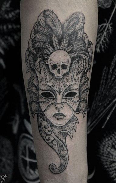 Художественная татуировка "Маска с черепом". Мастер Ксения Jokris.