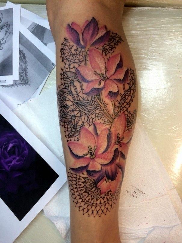 Художественная татуировка «Цветы». Мастер — Анна Корь