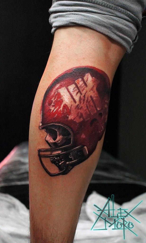 Художественная татуировка "Череп в каске" от Александра Морозова
