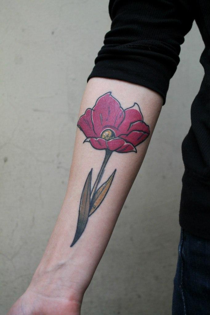 Художественная татуировка «Цветок». Мастер — Саша Новик