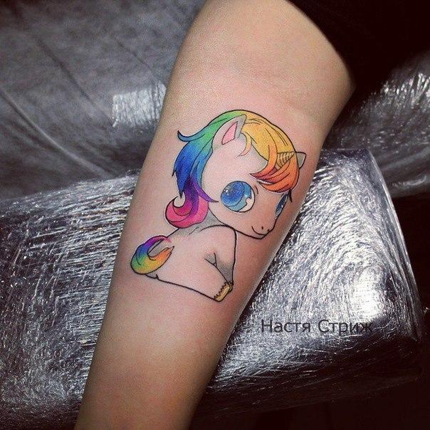 Художественная татуировка "Радужный пони". Мастер Настя Стриж.