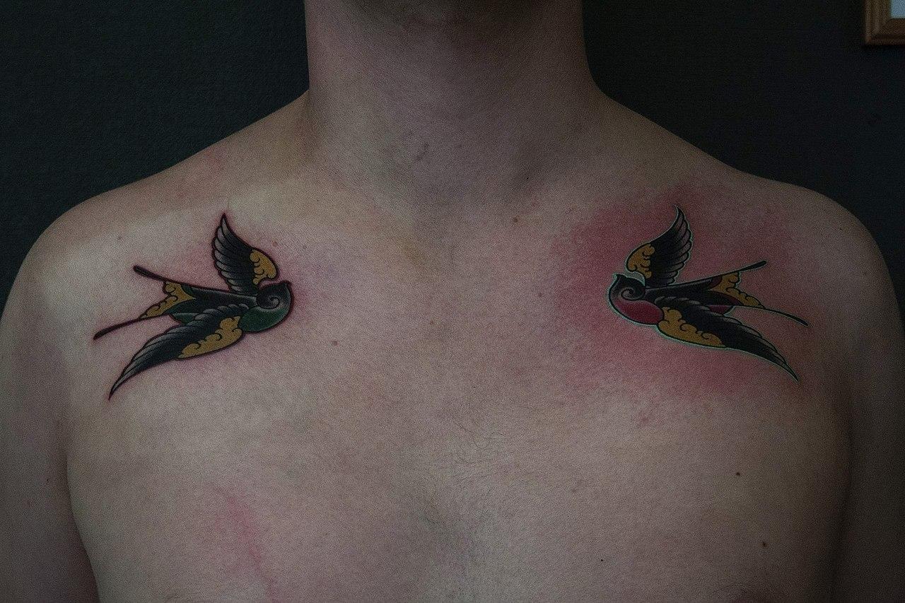 Художественная татуировка "Ласточки" от Валеры Моргунова
