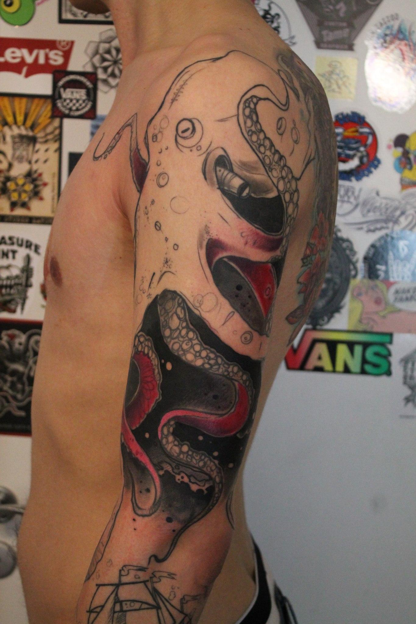 Художественная татуировка «Осьминог». Мастер — Саша Новик