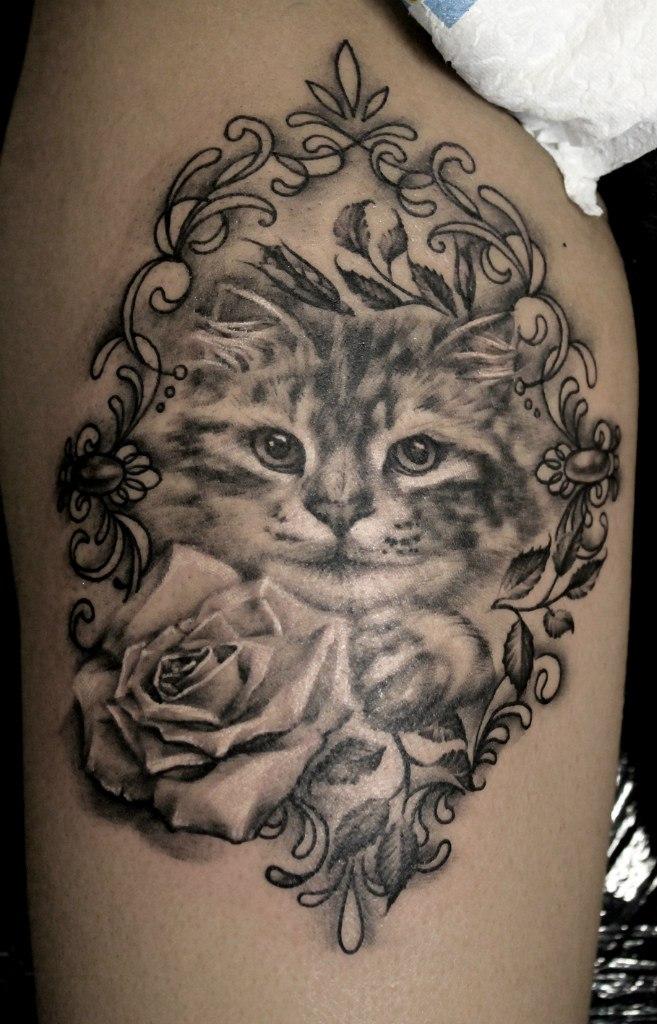 Художественная татуировка «Котенок». Мастер — Анна Корь