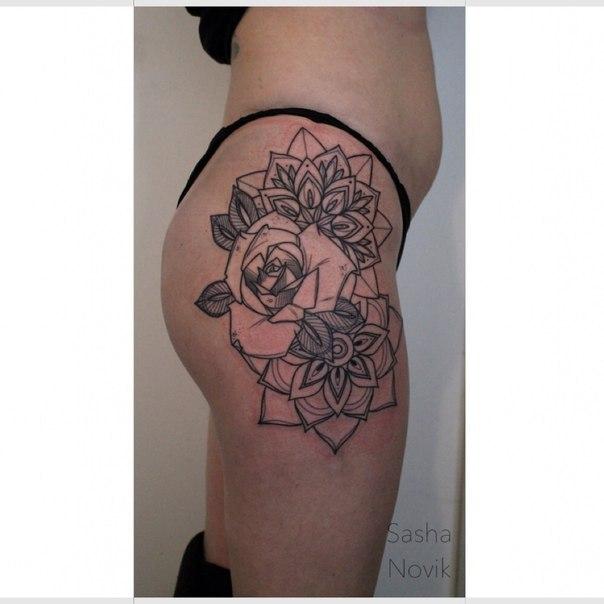 Художественная татуировка «Роза и мандалы». Мастер — Саша Новик