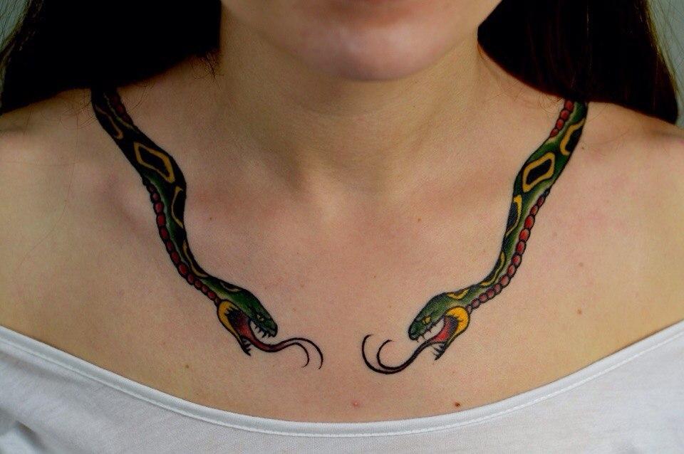 Художественная татуировка "Змеи". Матер Артём Михайлюта.