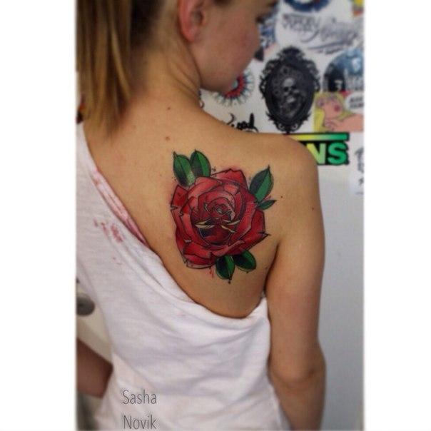 Художественная татуировка «Роза». Мастер — Саша Новик