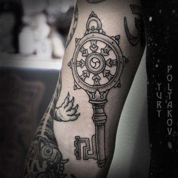 Художественная татуировка "ключ". От Юрия Полякова.