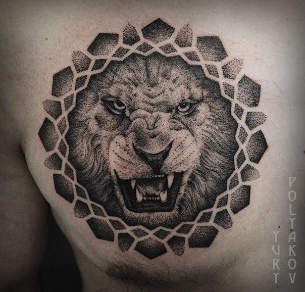 Художественная татуировка "Лев" от Юрия Полякова