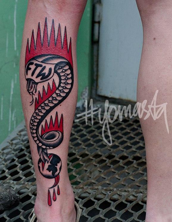 Данил Костарев, татуировка "змея".