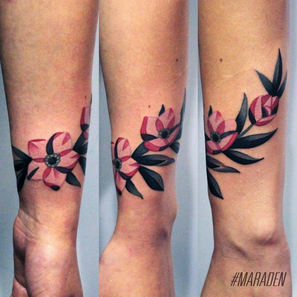 Художественная татуировка «Цветы». Мастер — Денис Марахин
