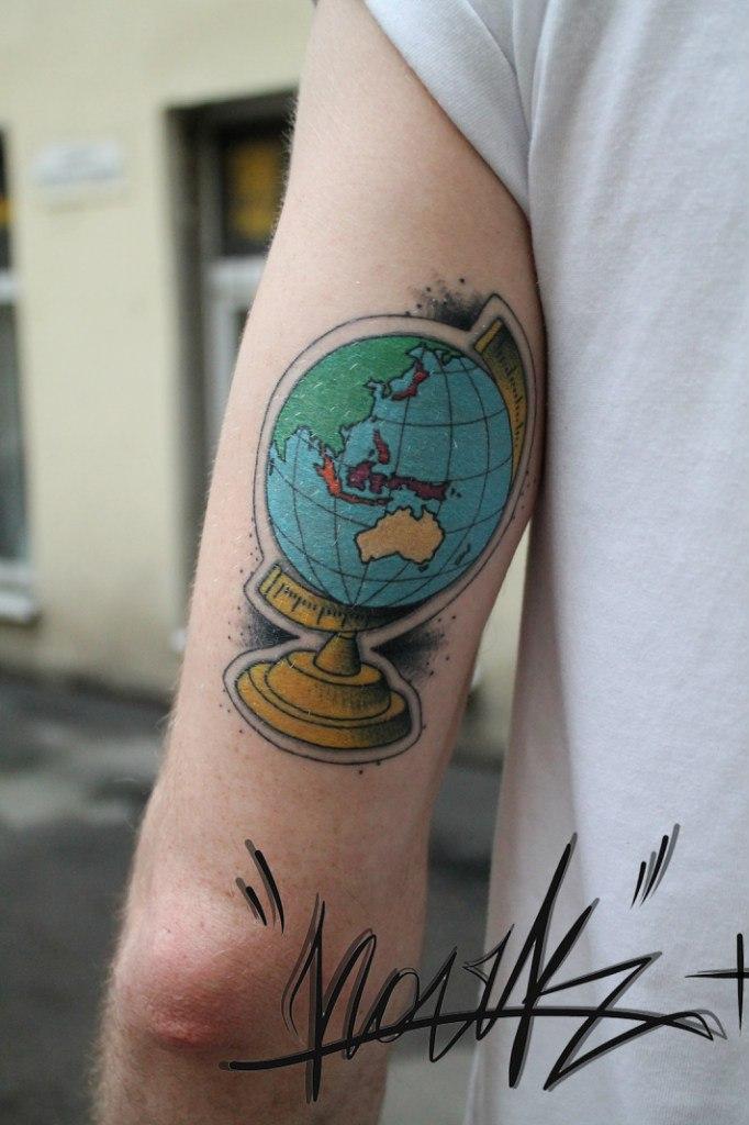 Художественная татуировка «Глобус». Мастер — Саша Новик