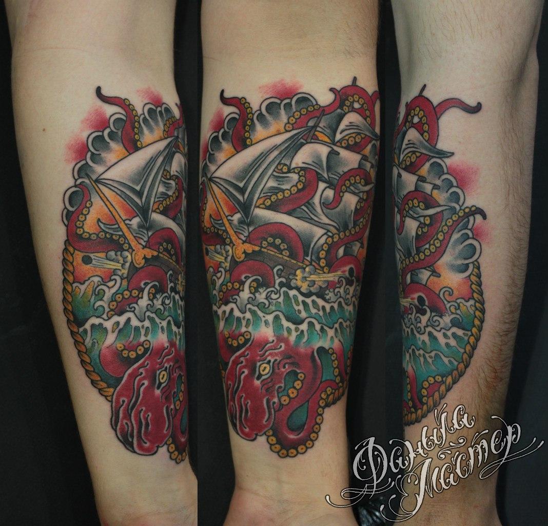 Художественная татуировка "Корабль и кракен" от Данилы-Мастера