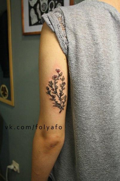Художественная татуировка «Цветы». Мастер — Фоля Фо