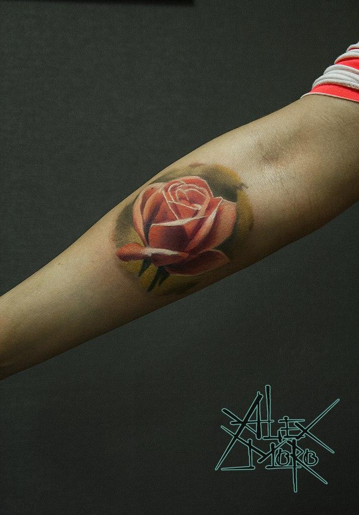Художественная татуировка "Роза" от Александра Морозова