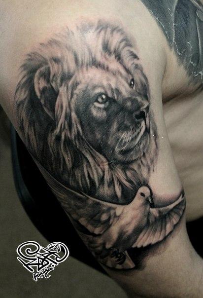 Художественная татуировка «Лев». Мастер — Анна Корь