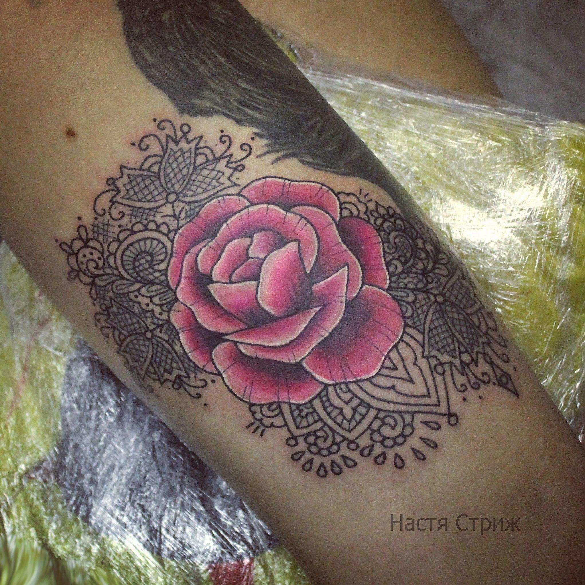 Художественная татуировка "Цветок". Мастер Настя Стриж.