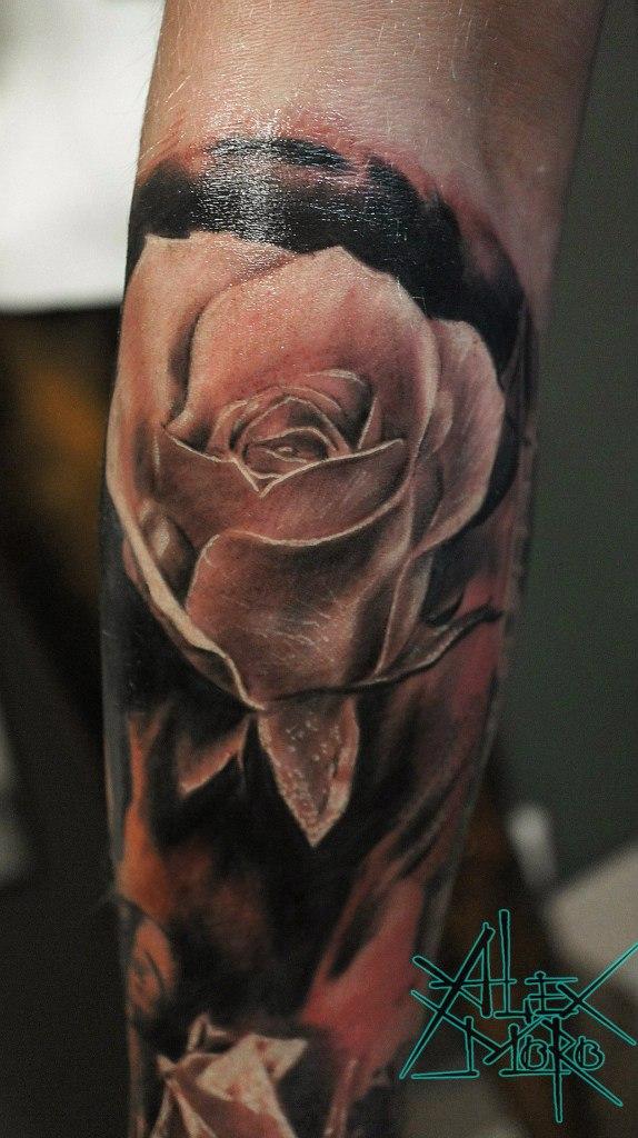 Художественная татуировка "Роза" от Александра Морозова