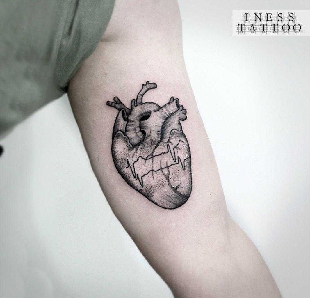 Художественная татуировка «Сердце». Мастер — Инесса Кефир