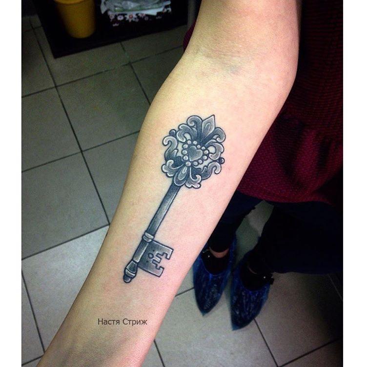 Художественная татуировка "Ключ". Мастер Настя Стриж.
