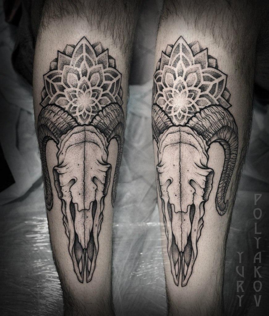 Художественная татуировка "Череп барана" от Юрия Полякова