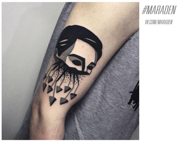 Художественная татуировка «Голова». Мастер — Денис Марахин. Расположение — плечо. Время работы — 2 часа. По своему эскизу