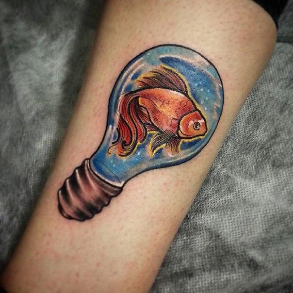Художественная татуировка "Золотая рыбка" от Евгения Ершова.