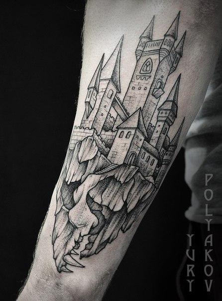 Художественная татуировка "Парящий замок" от Юрия Полякова