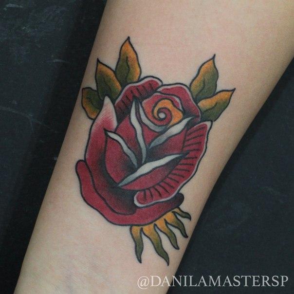 Художественная татуировка "Роза" от Данилы-Мастера.