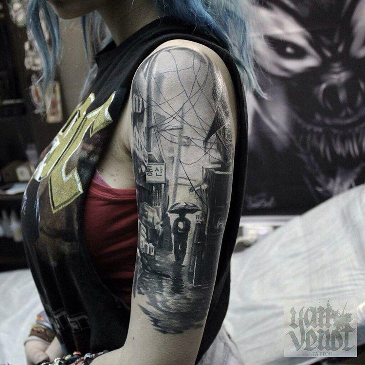 Художественная татуировка "Улица". Мастер Ян Енот.