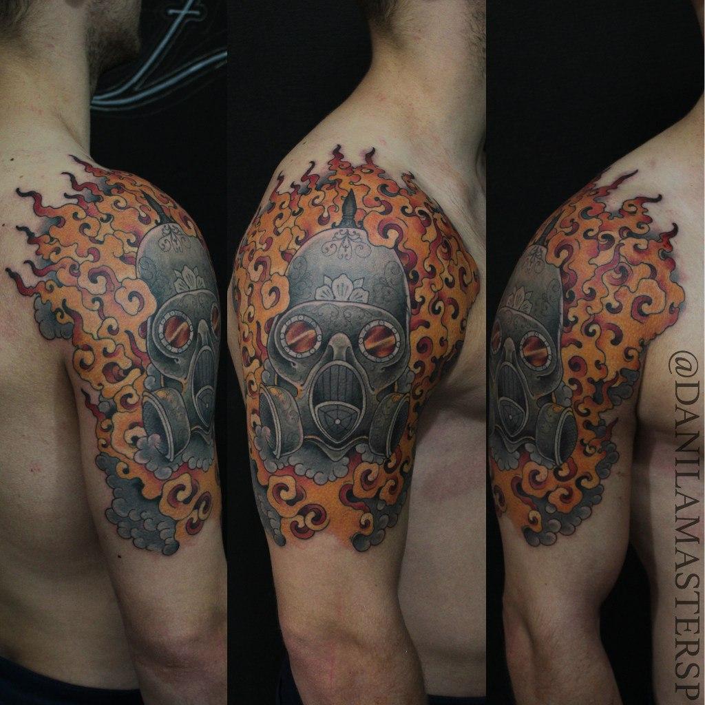 Художественная татуировка "Противогаз в огне" от Данилы-Мастера