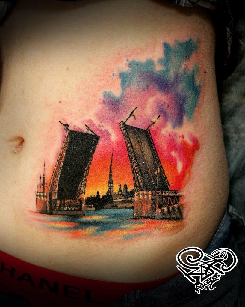 Художественная татуировка «Разводной мост». Мастер — Анна Корь