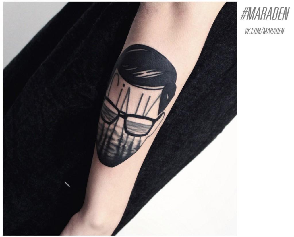 Художественная татуировка «Мужская голова». Мастер — Денис Марахин. Расположение — предплечье. По собственному эскизу.