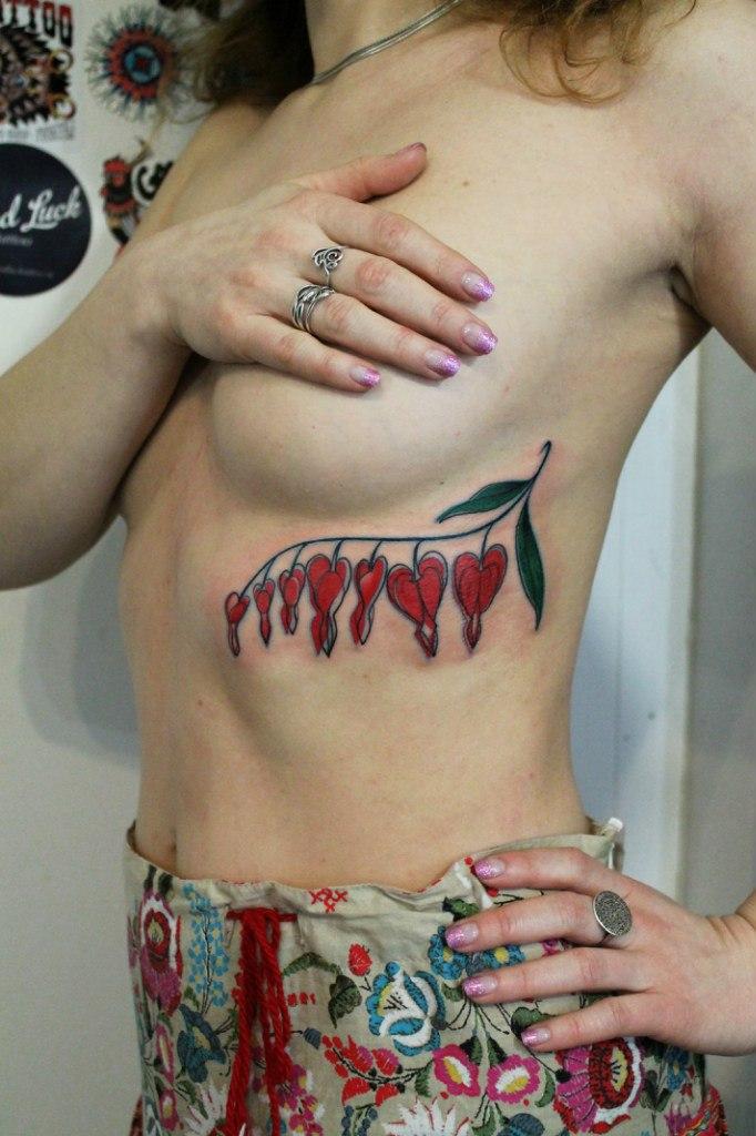 Художественная татуировка «Ветка». Мастер — Саша Новик