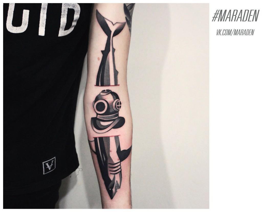 Художественная татуировка«Акула и трехболтовка». Мастер — Денис Марахин. Расположение — внутренняя сторона руки. По собственному эскизу.