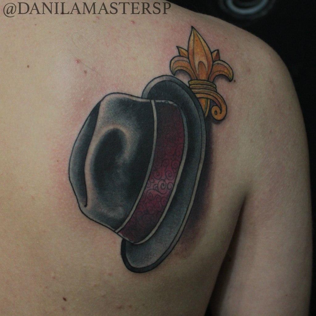 Художественная татуировка "Шляпа" от Данилы-Мастера