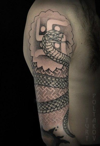 Художественная татуировка "Змея" от Юрия Полякова.