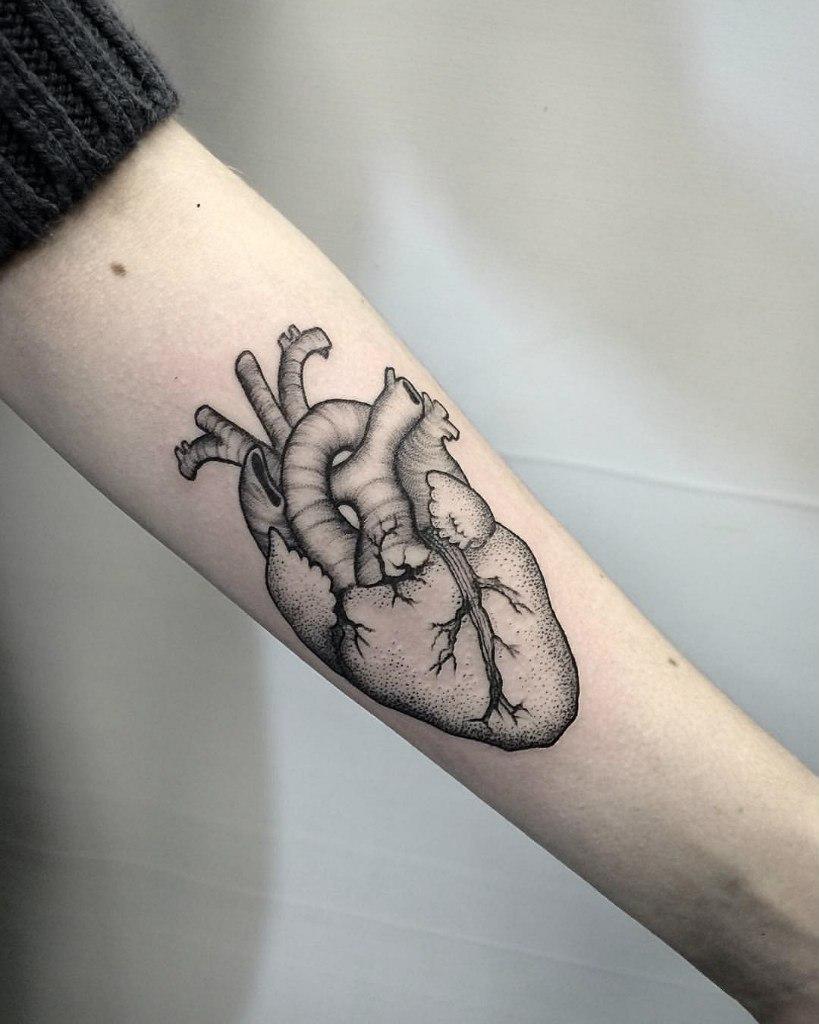 Художественная татуировка "Сердце" от Лилии Золотухиной