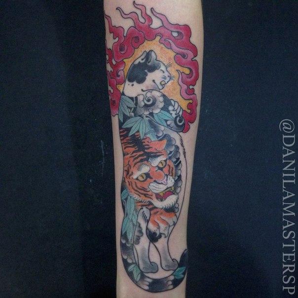 Художественная татуировка по мотивам "Monmon cats" от Данилы-Мастера.