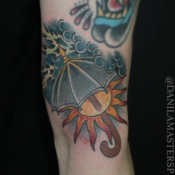 Художественная татуировка "Солнечный зонт" от Данилы-Мастера.