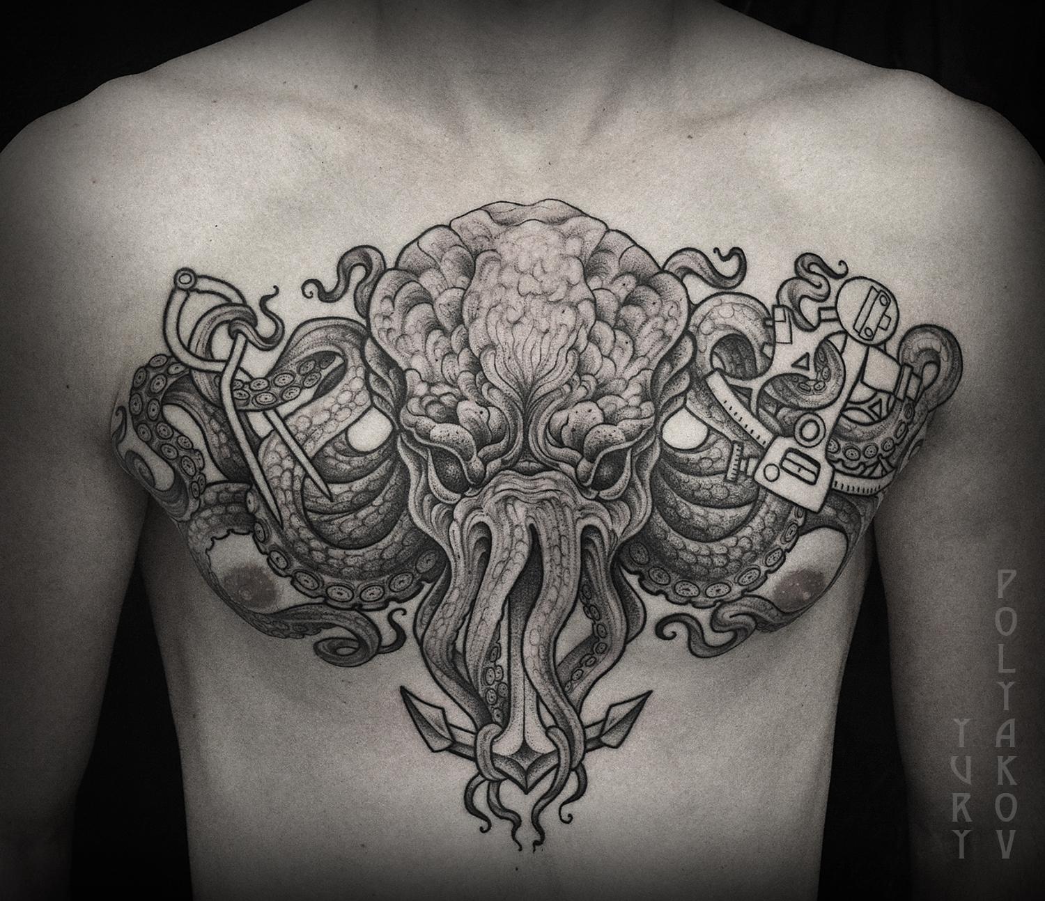 Художественная татуировка "Ктулху" от Юрия Полякова