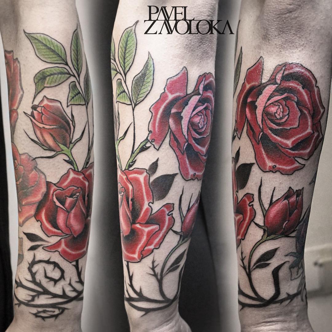 Художественная татуировка "Розы". Мастер Павел Заволока.
