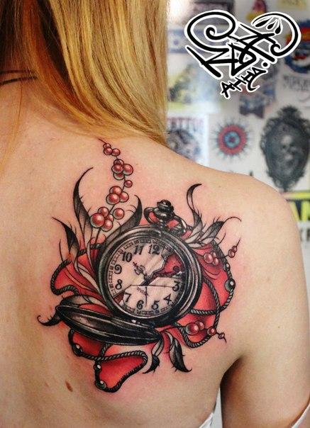 Художественная татуировка «Часы»