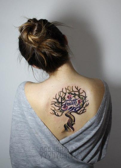 Художественная татуировка «Дерево» 