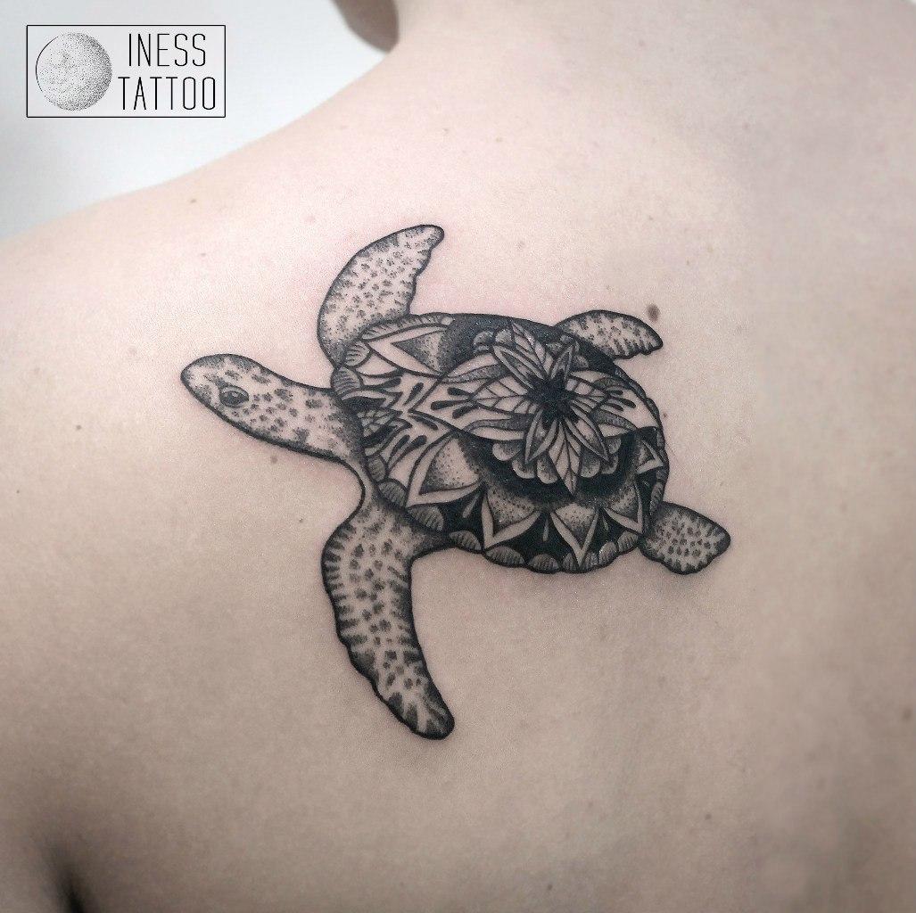 Художественная татуировка "Черепаха". Мастер - Инесса Кефир