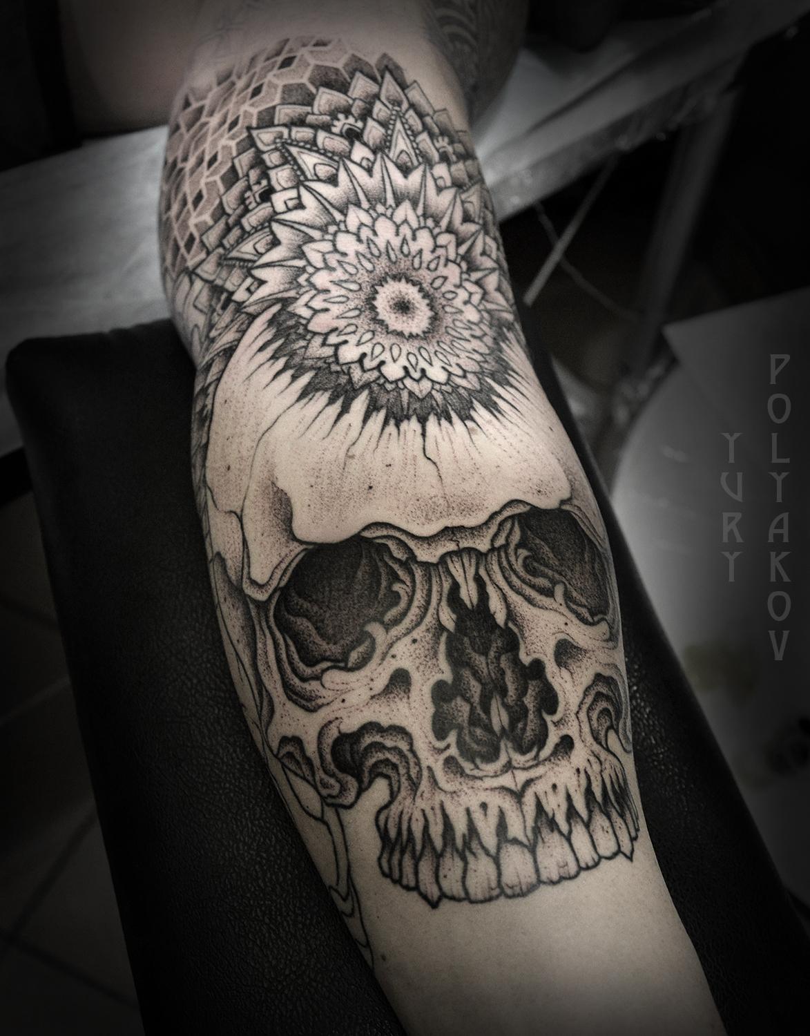 Художественная татуировка " череп с мандалой" от Юрия Полякова