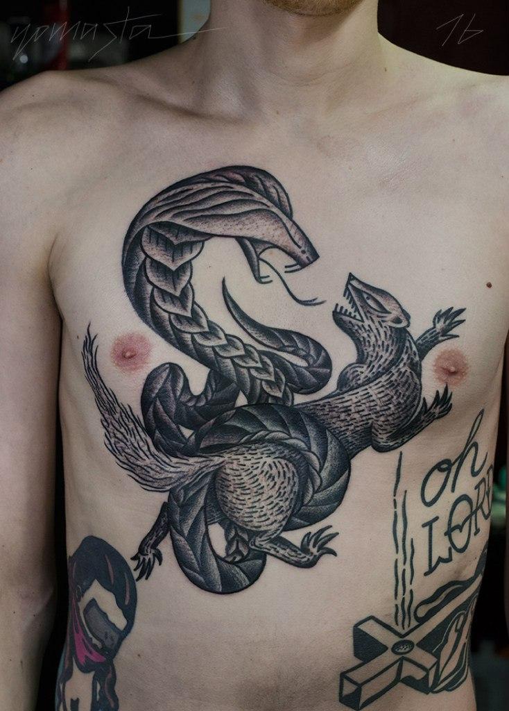 Художественная татуировка "Змея и мангуст".Мастер Данил Костарев.