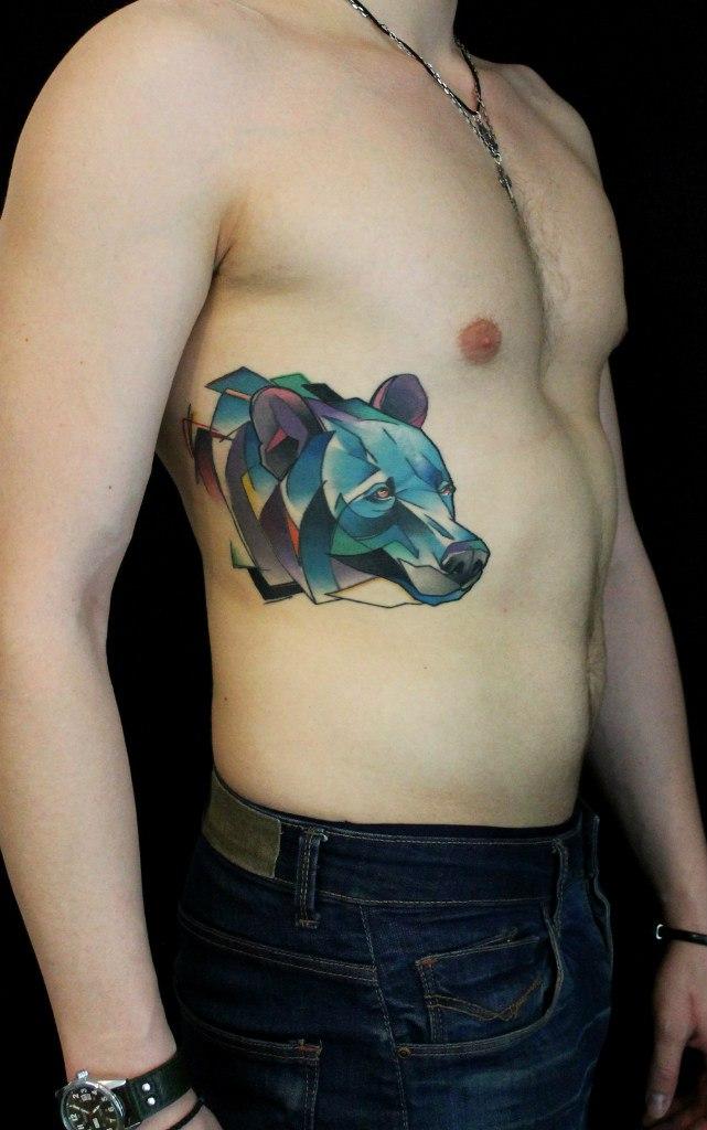 Художественная татуировка "Медведь". Мастер - Саша Новик
