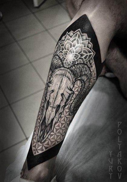 Художественная татуировка "Череп" от Юрия Полякова
