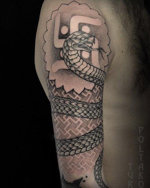 Художественная татуировка "Змея" от Юрия Полякова
